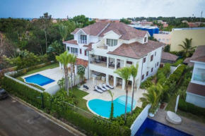 Seaside Bliss with pool and spectacular view